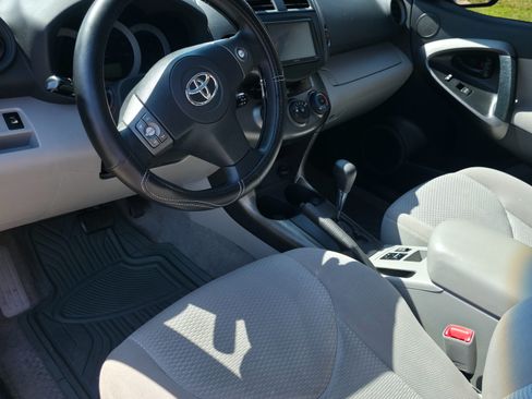 Used 2012 Toyota RAV4 FWD V6 w/ Upgrade Value Pkg image 17