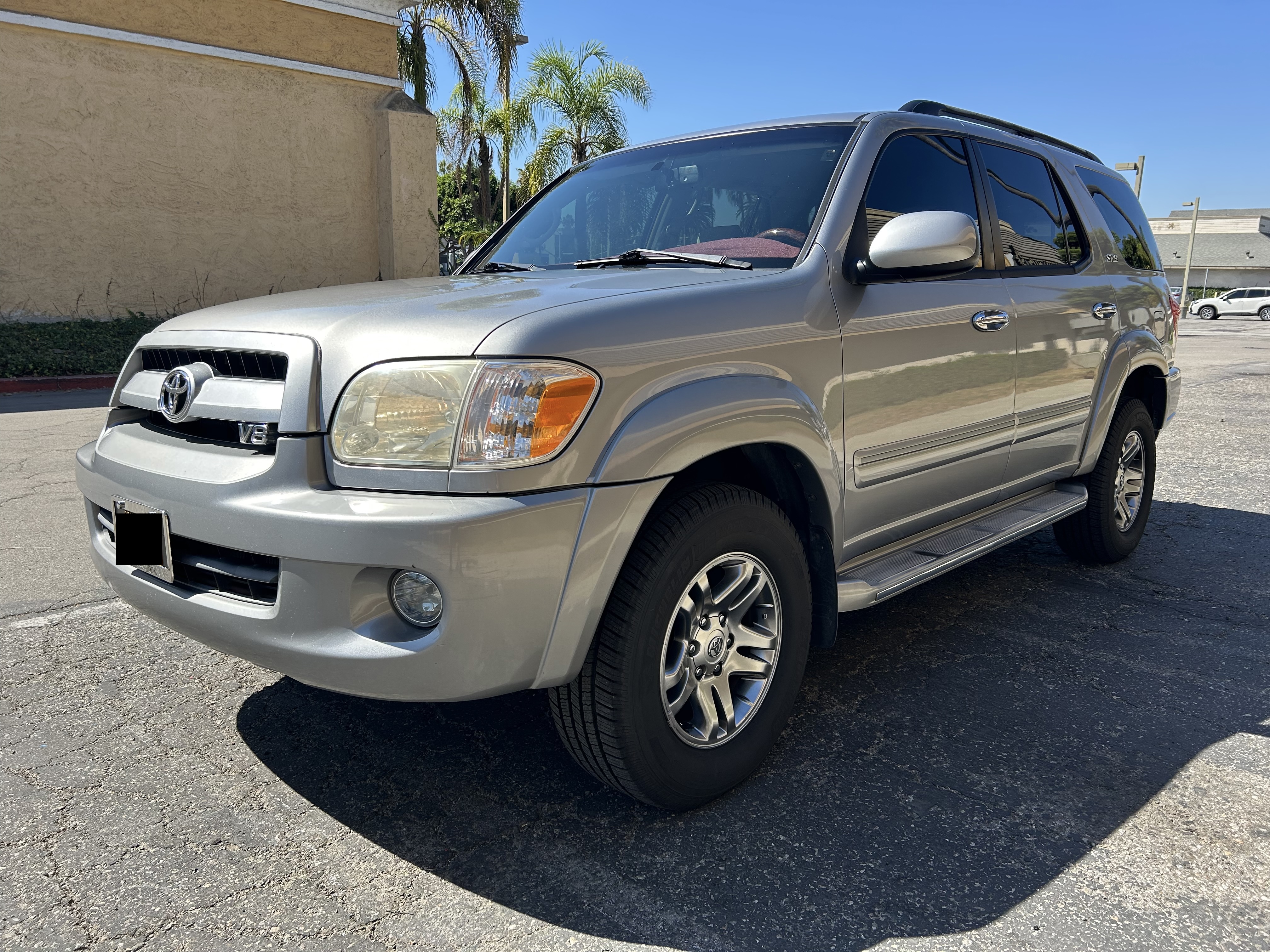 Used 2007 Toyota Sequoia SR5 RWD image 2