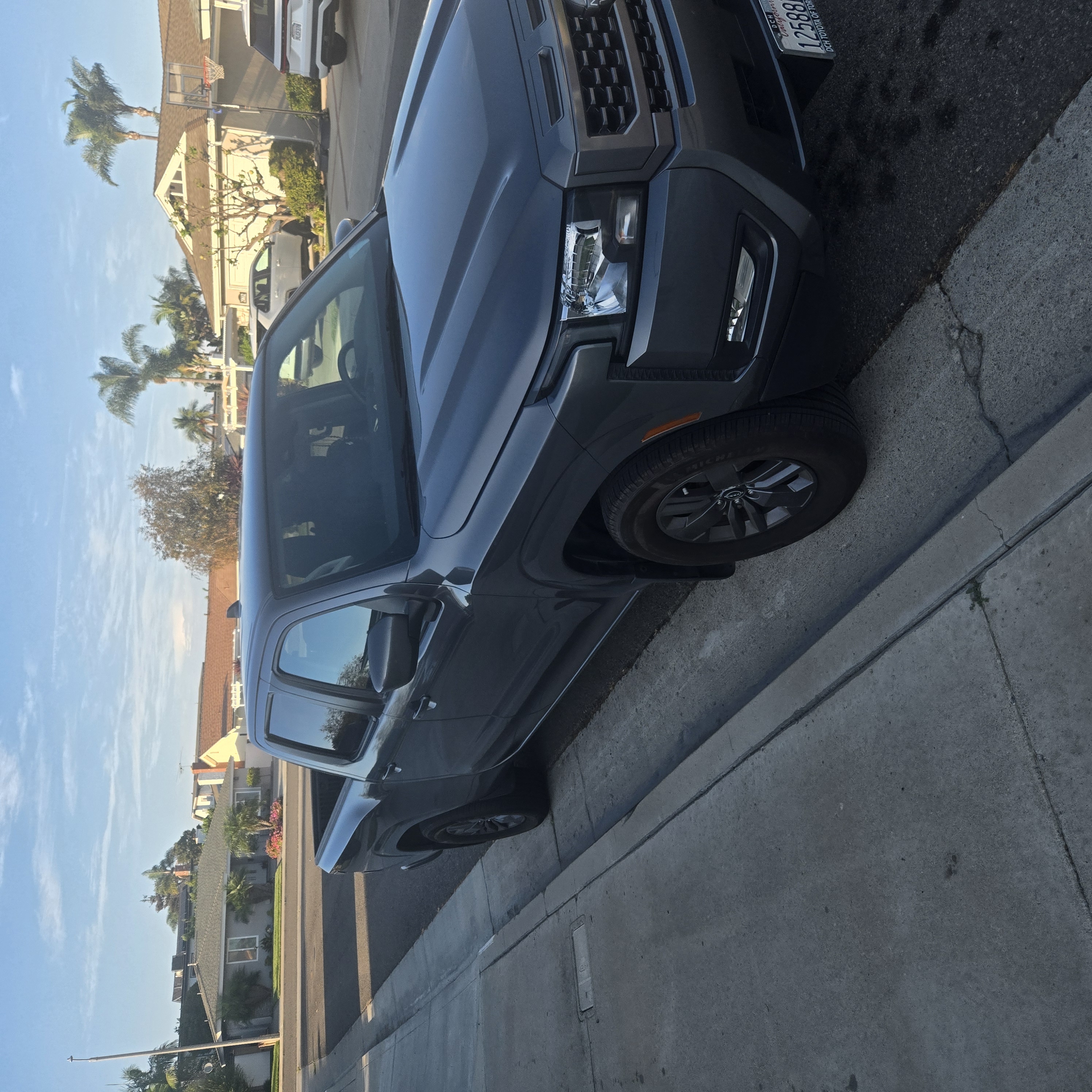 Used 2025 Nissan Frontier SV w/ SV Convenience Package RWD image 6