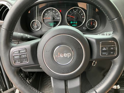 Used 2014 Jeep Wrangler Rubicon w/ Power Convenience Group AWD/4WD image 10