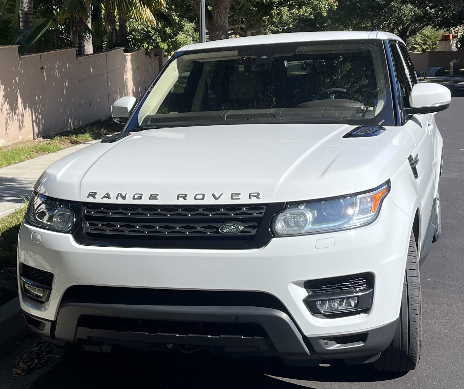 Used 2016 Land Rover Range Rover Sport SE AWD/4WD image 4