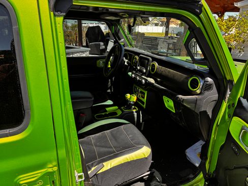 Used 2018 Jeep Wrangler Unlimited Sport S image 9