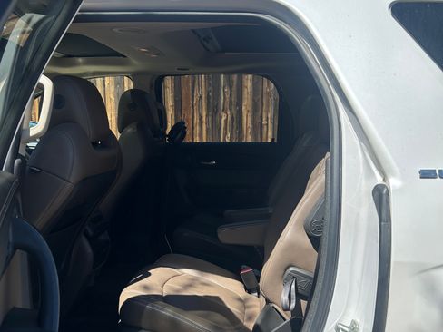 Used 2016 GMC Acadia SLT w/ Open Road Package FWD image 6