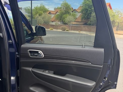 Used 2018 Jeep Grand Cherokee Limited AWD/4WD image 14