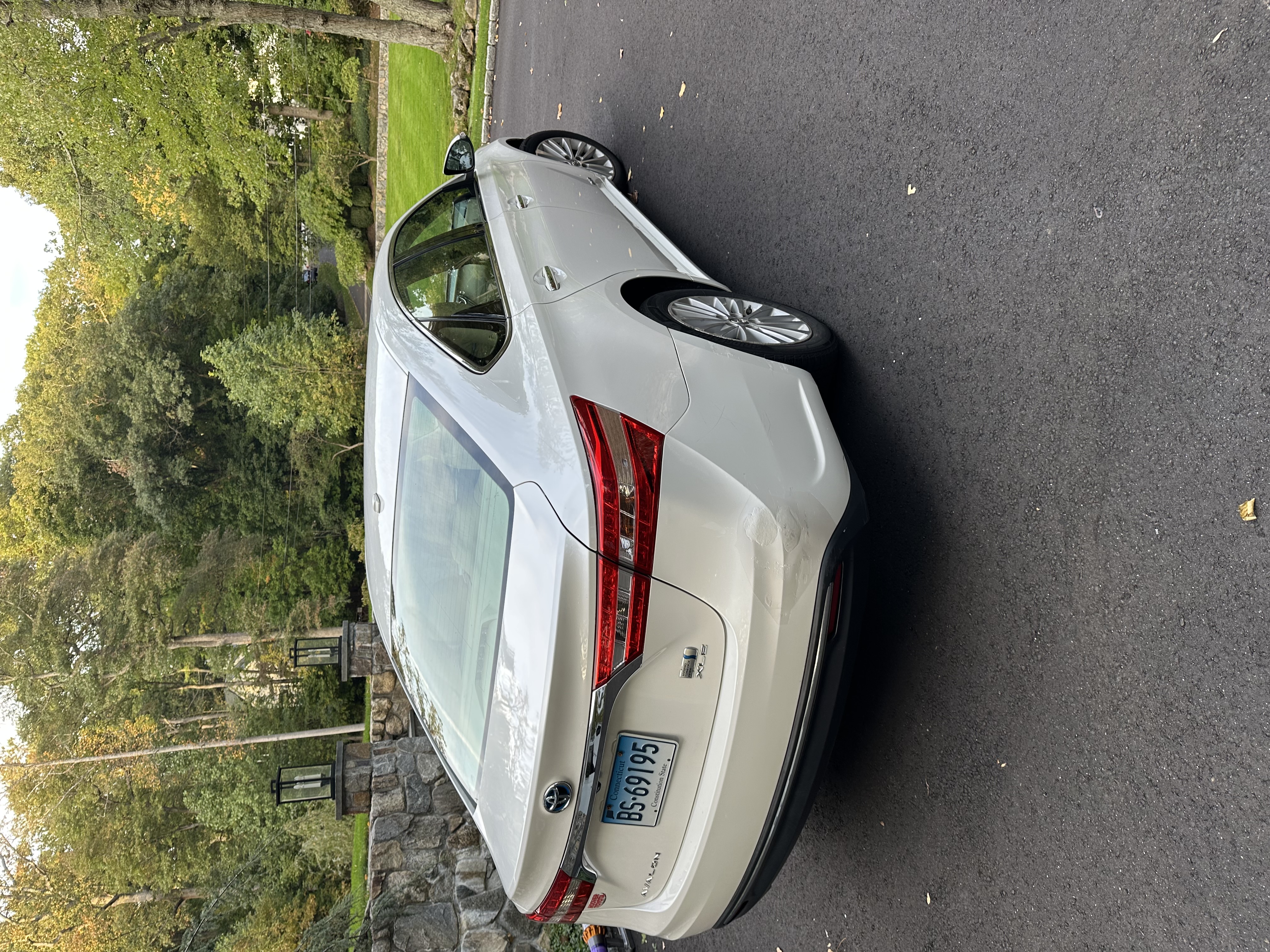 Used 2013 Toyota Avalon XLE Touring FWD image 8