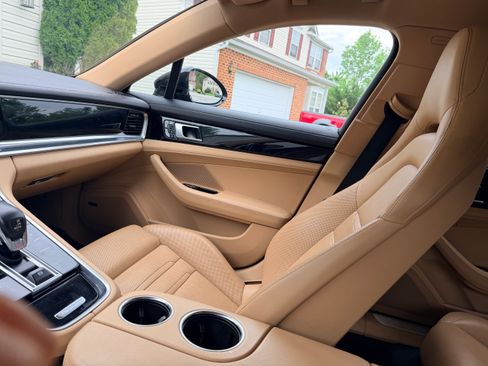 Used 2018 Porsche Panamera 4 AWD/4WD image 9