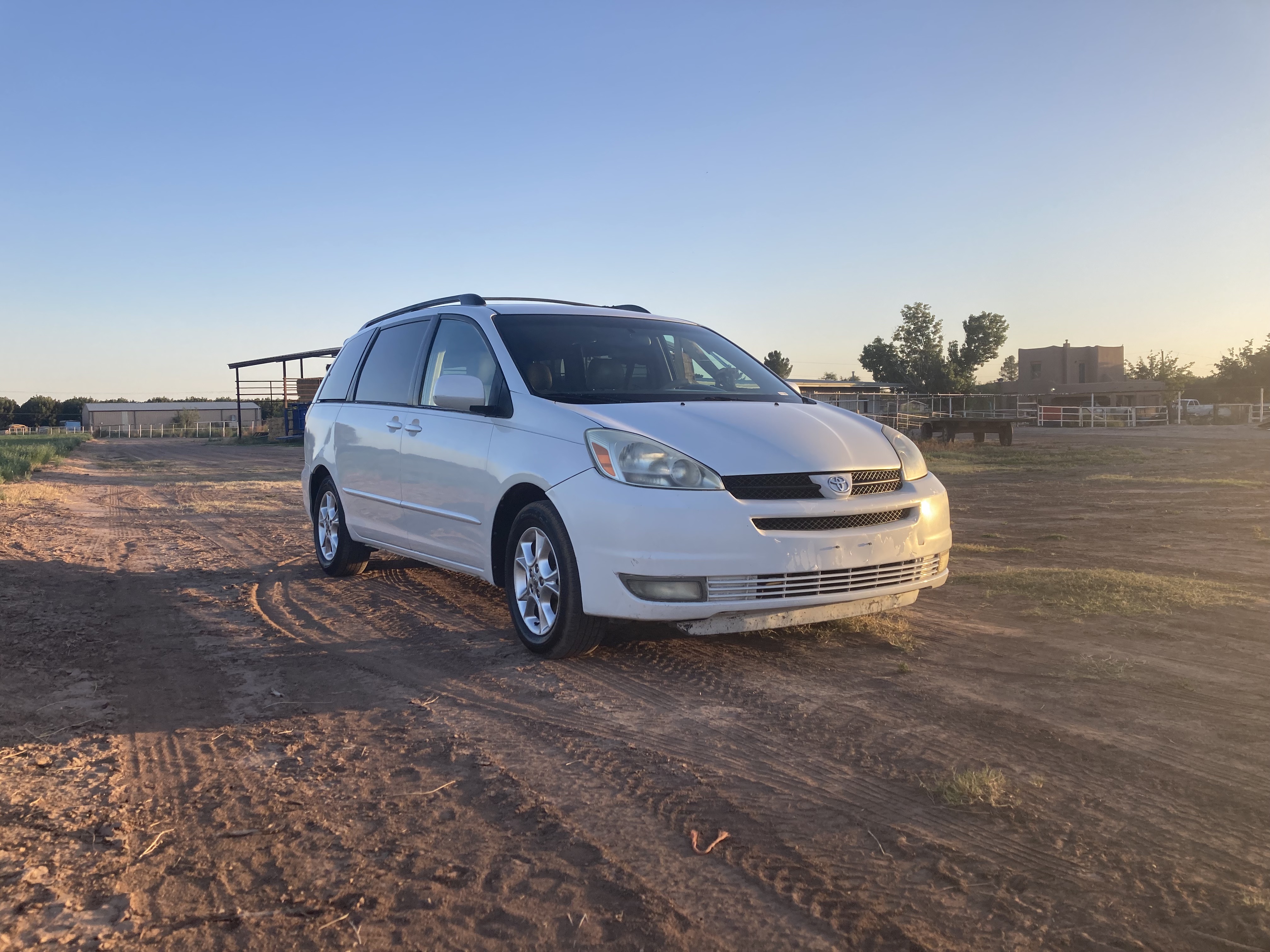 Used 2004 Toyota Sienna XLE w/ XLE Pkg 12 FWD image 4