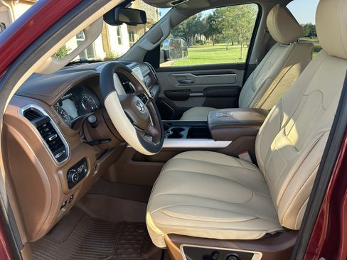 Used 2019 RAM 1500 Laramie AWD/4WD image 8