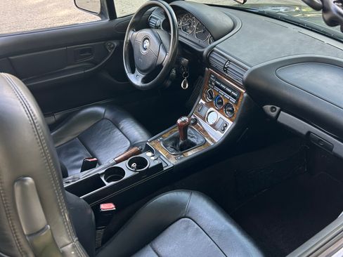 Used 2000 BMW Z3 2.5i RWD image 6