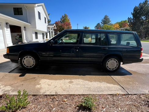 Used 1994 Volvo 940 Wagon RWD image 2