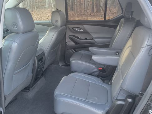 Used 2018 Chevrolet Traverse LT image 13