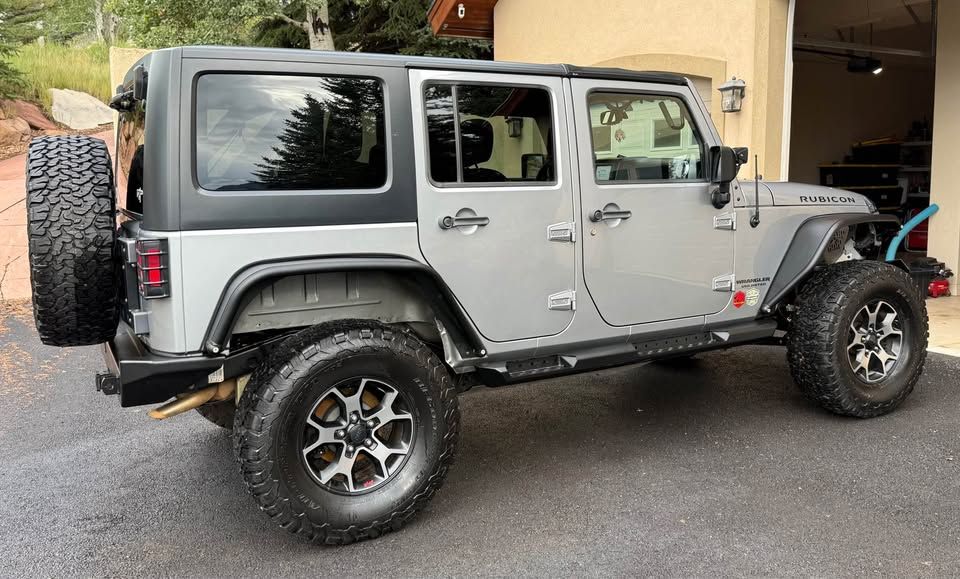 Used 2014 Jeep Wrangler Unlimited Rubicon w/ Connectivity Group AWD/4WD image 4