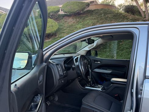 Used 2022 Chevrolet Colorado LT w/ Safety Package RWD image 6