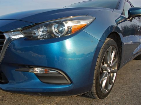 Used 2018 MAZDA MAZDA3 Touring image 10