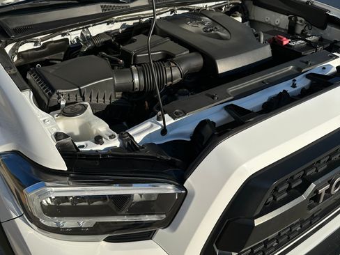 Used 2021 Toyota Tacoma TRD Off-Road w/ Technology Package image 13