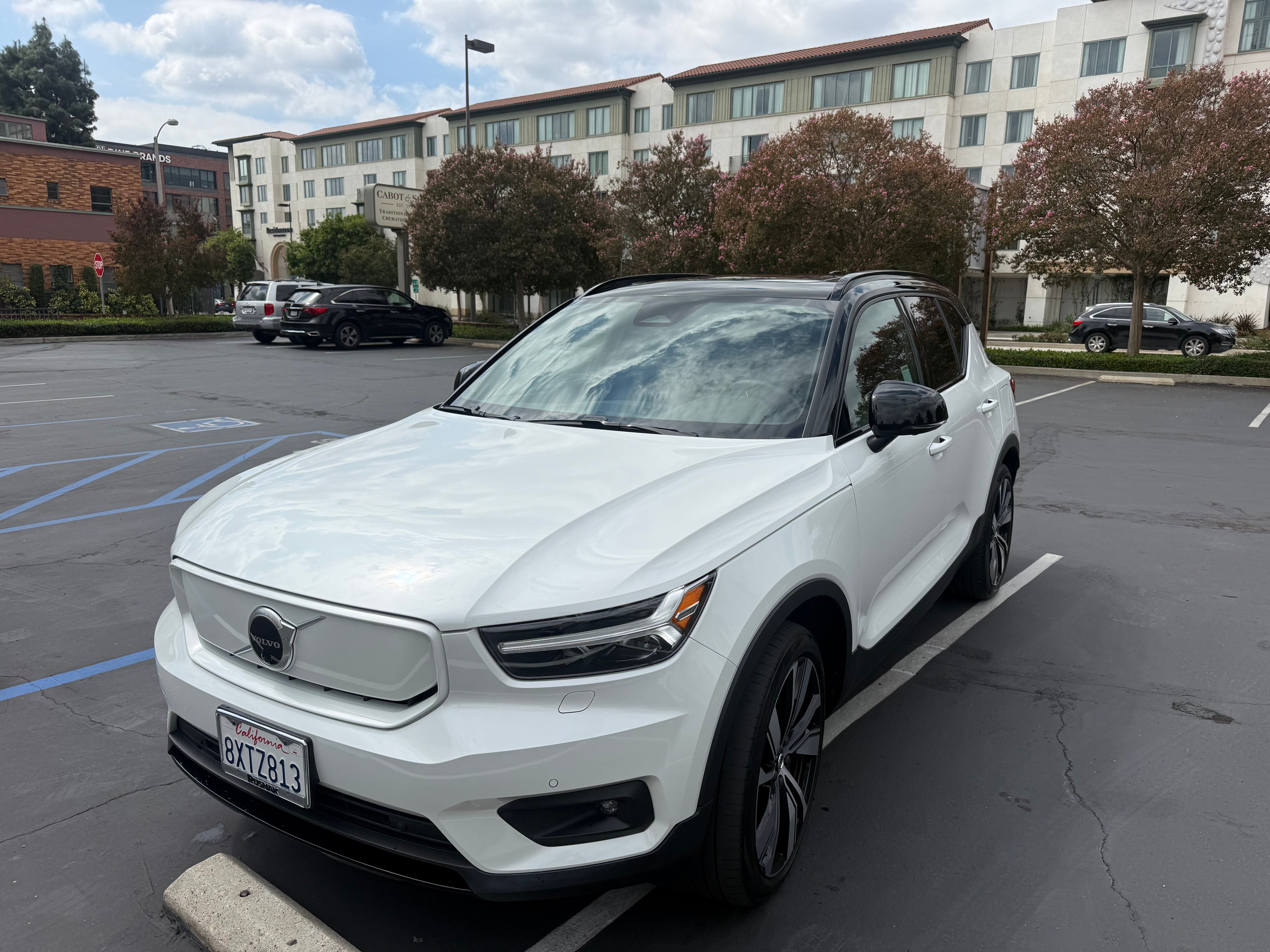 Used 2021 Volvo XC40 P8 Recharge w/ Advanced Package AWD/4WD image 9