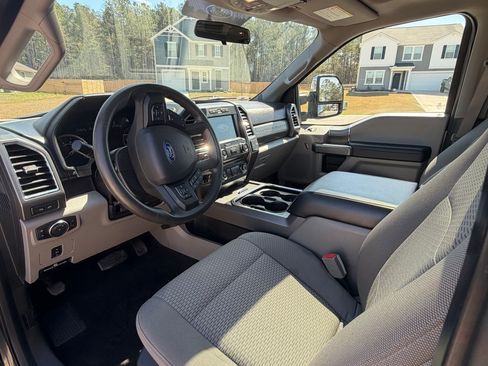 Used 2018 Ford F250 XLT w/ XLT Premium Package image 6