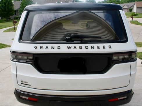Used 2023 Jeep Grand Wagoneer Series II AWD/4WD image 5
