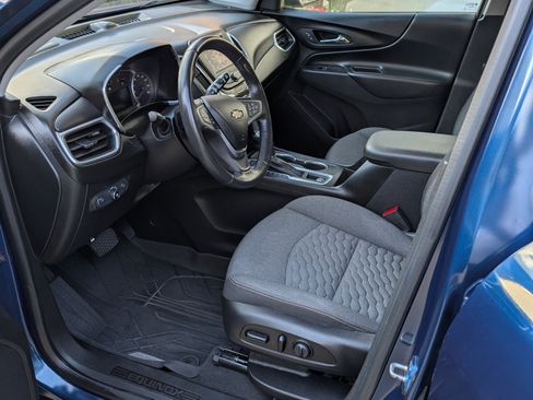 Used 2020 Chevrolet Equinox LT image 2