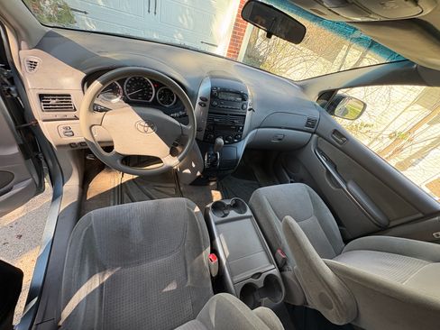 Used 2008 Toyota Sienna CE image 8