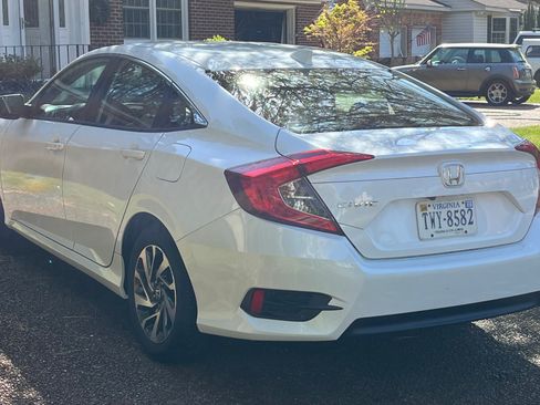 Used 2018 Honda Civic EX image 8