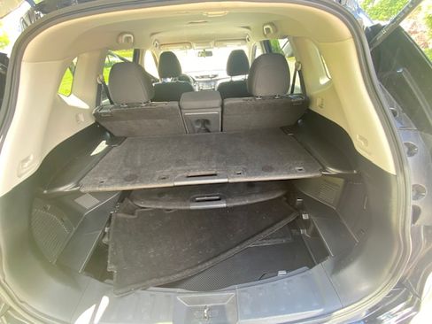 Used 2017 Nissan Rogue SV FWD image 5