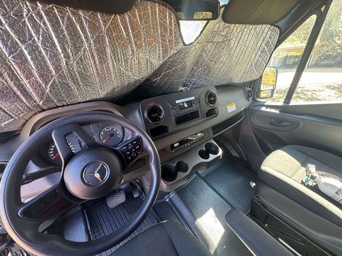 Used 2019 Mercedes-Benz Sprinter 1500 image 10