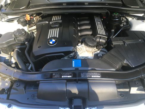 Used 2010 BMW 328i xDrive Sedan image 17