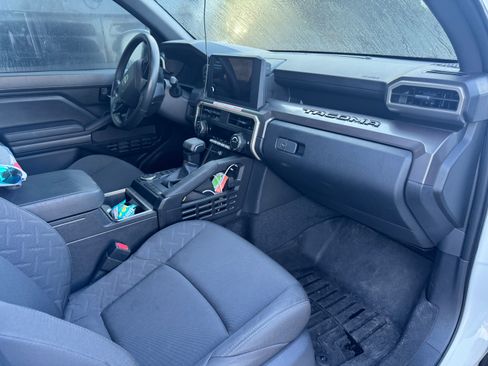 Used 2025 Toyota Tacoma SR5 image 8