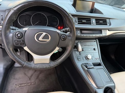 Used 2015 Lexus CT 200h w/ Navigation Package FWD image 9