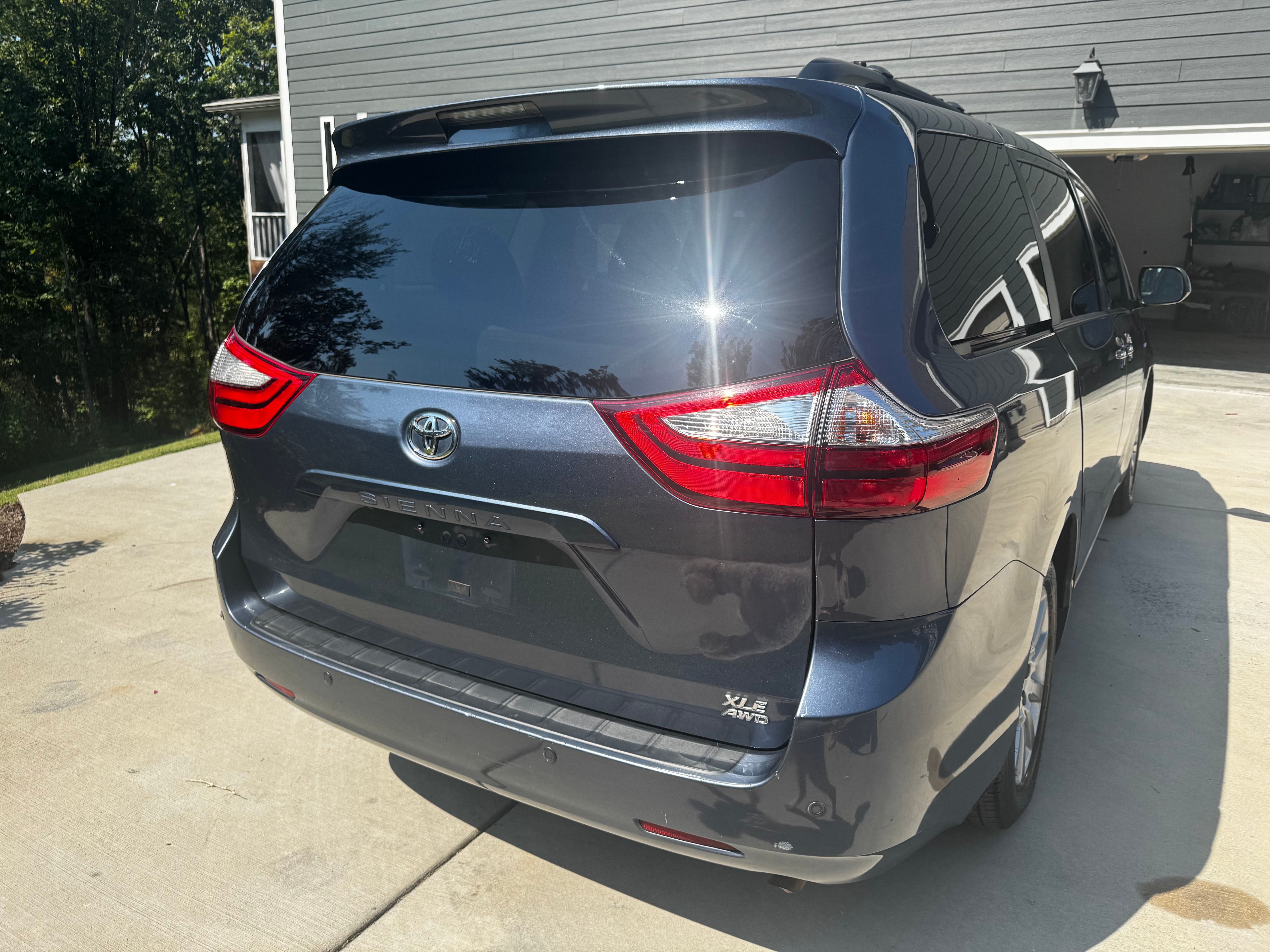 Used 2016 Toyota Sienna XLE Premium AWD/4WD image 4