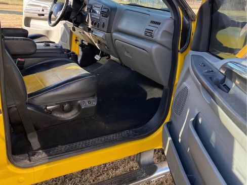Used 2005 Ford F250 Lariat image 9