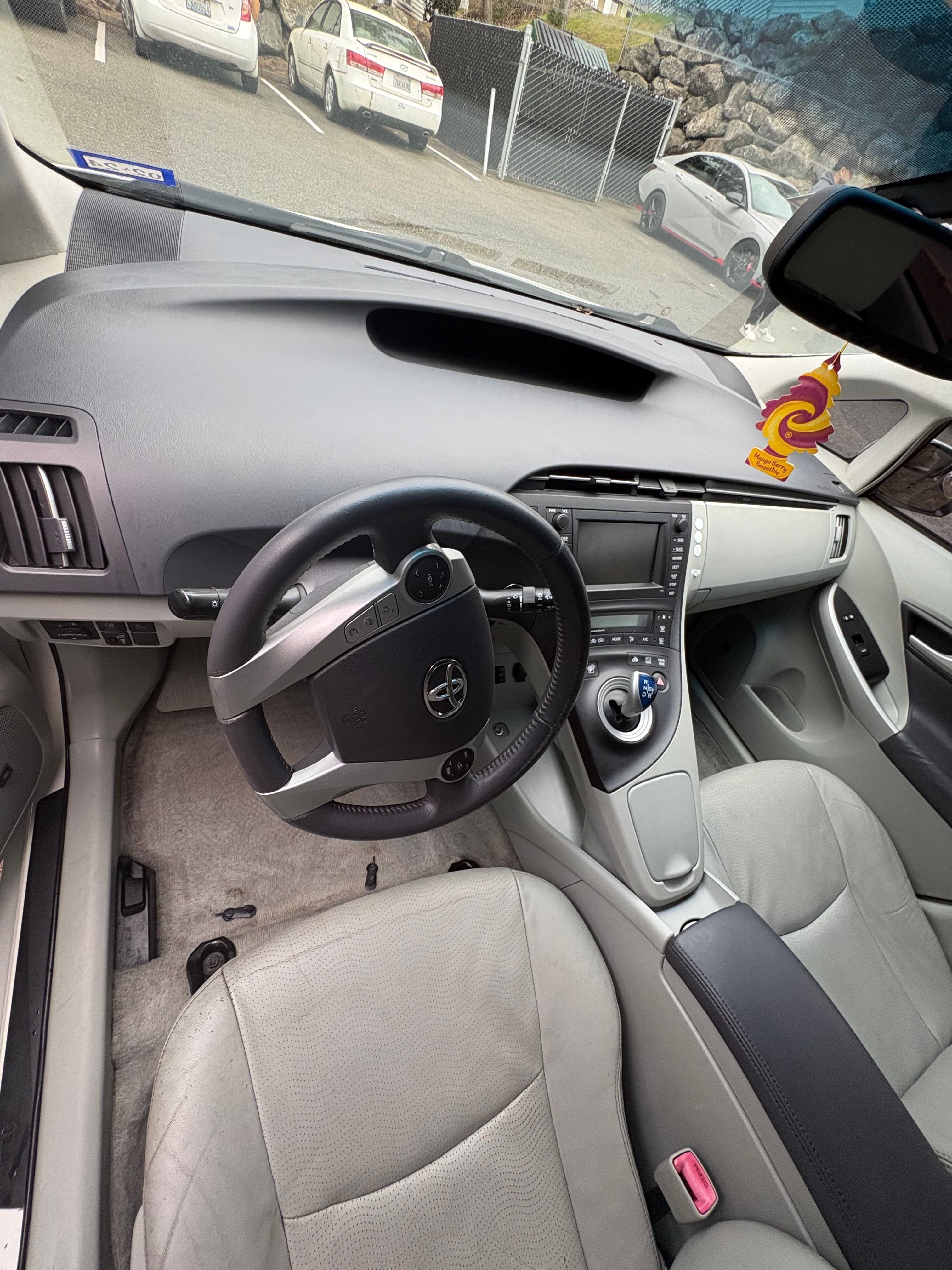 Used 2011 Toyota Prius Four w/ Solar Roof Pkg FWD image 9