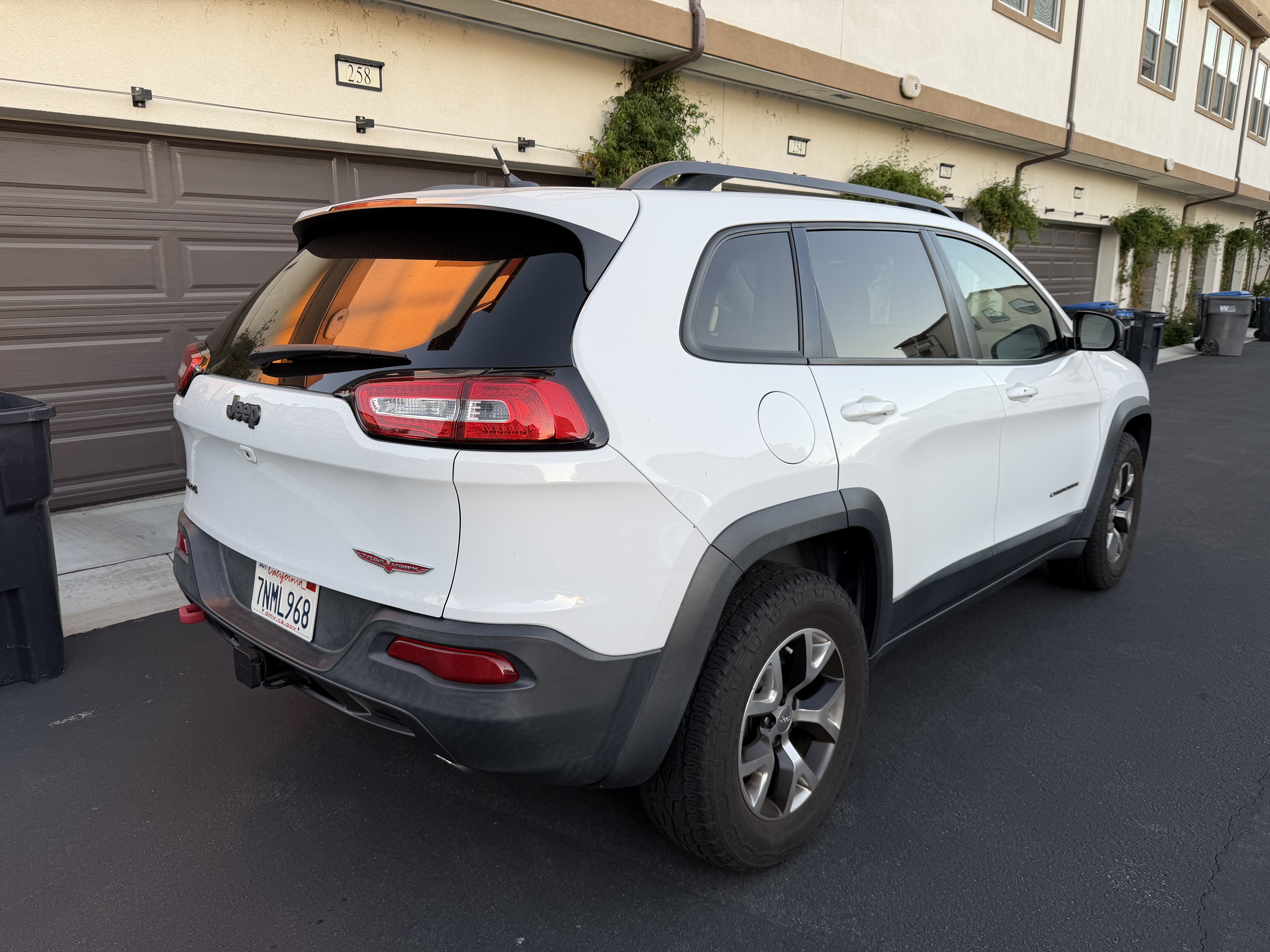 Used 2015 Jeep Cherokee Trailhawk w/ Comfort/Convenience Group AWD/4WD image 10