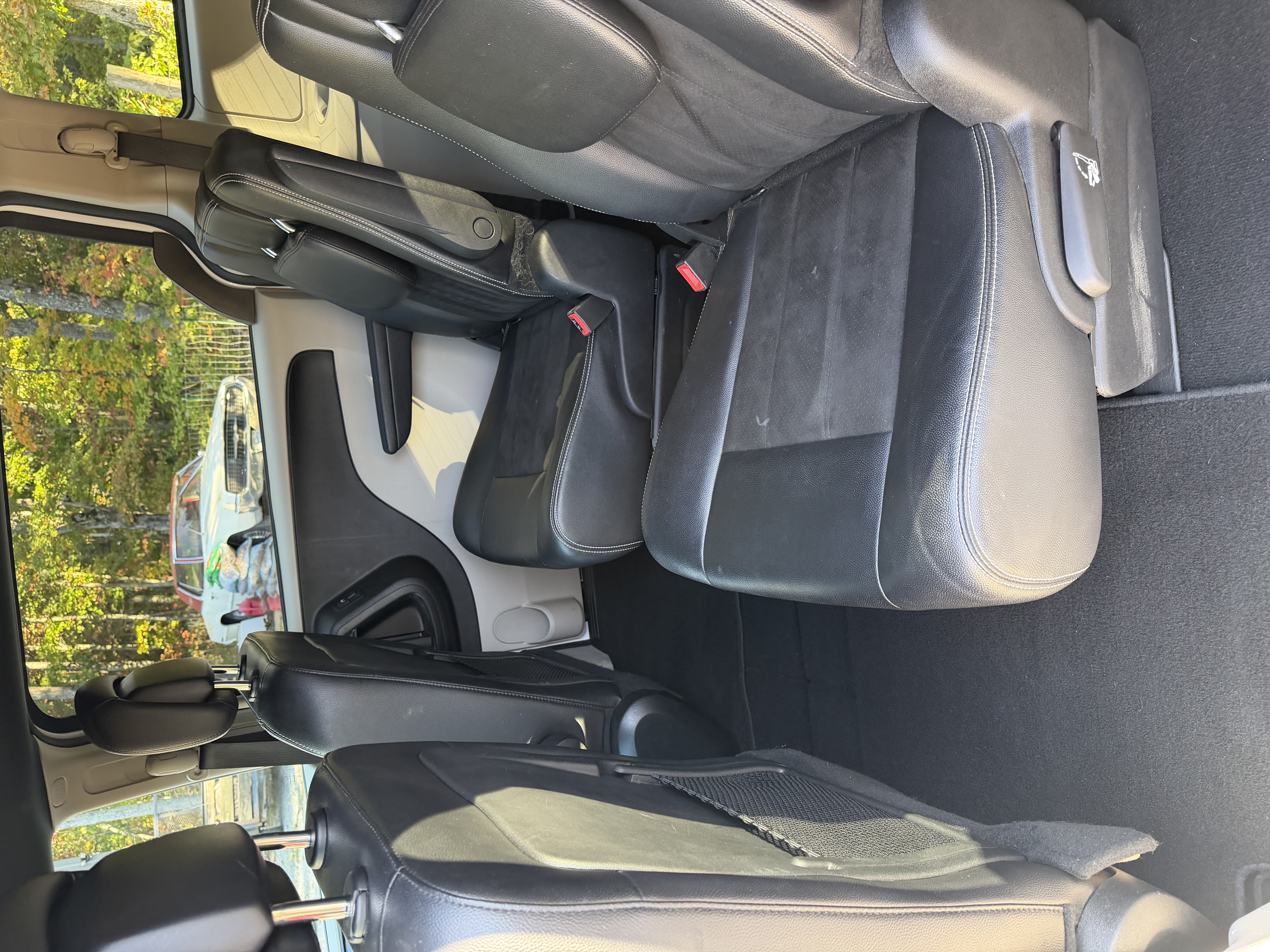 Used 2019 Dodge Grand Caravan SXT FWD image 12