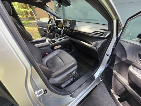 Used 2022 Toyota Sienna XSE w/ XSE Plus Package AWD/4WD image 8