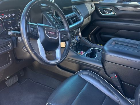 Used 2021 GMC Yukon XL SLT w/ SLT Premium Package image 9