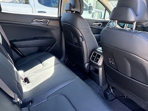 Used 2026 Kia Sportage EX image 9
