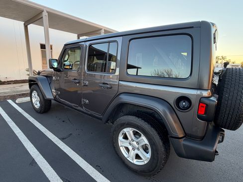 Used 2018 Jeep Wrangler Unlimited Sport S image 11