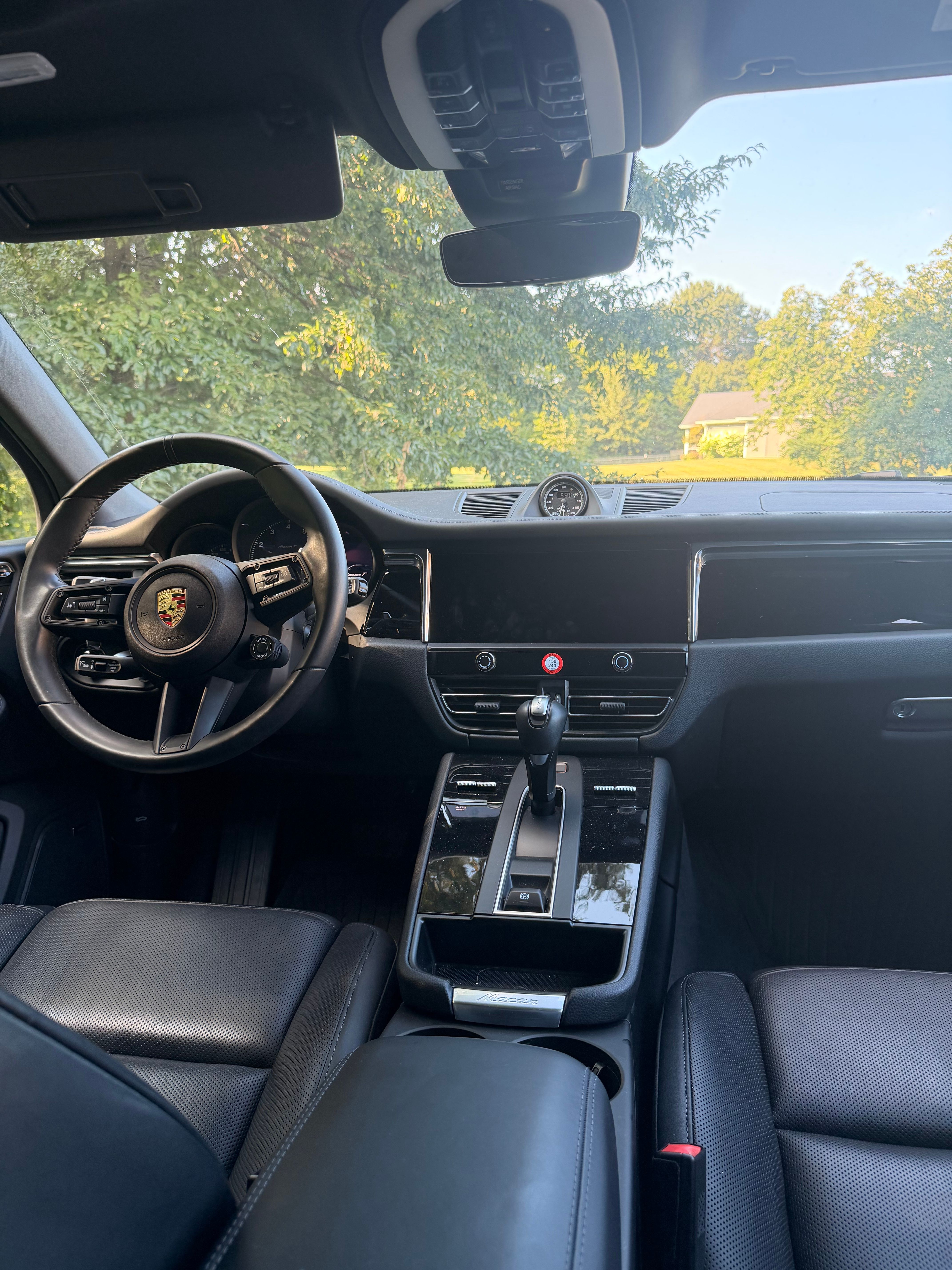 Used 2025 Porsche Macan Turbo AWD/4WD image 9