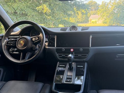 Used 2025 Porsche Macan Turbo AWD/4WD image 9