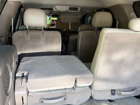 Used 2005 Chevrolet Tahoe Z71 w/ Preferred Equipment Group AWD/4WD image 8