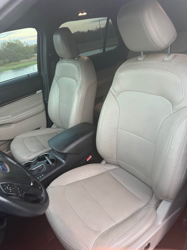 Used 2018 Ford Explorer Limited FWD image 4