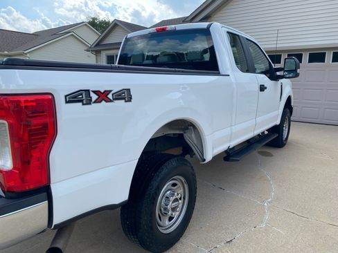 Used 2017 Ford F250 XL w/ Power Equipment Group AWD/4WD image 8