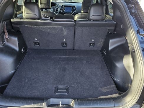 Used 2019 Jeep Cherokee Limited image 19