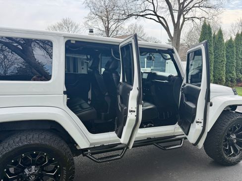 Used 2013 Jeep Wrangler Unlimited Sahara w/ Connectivity Group image 8