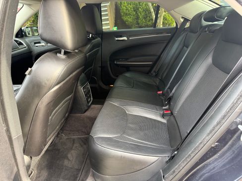 Used 2016 Chrysler 300 C image 10