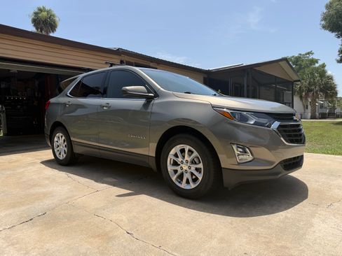 Used 2019 Chevrolet Equinox LT FWD image 2