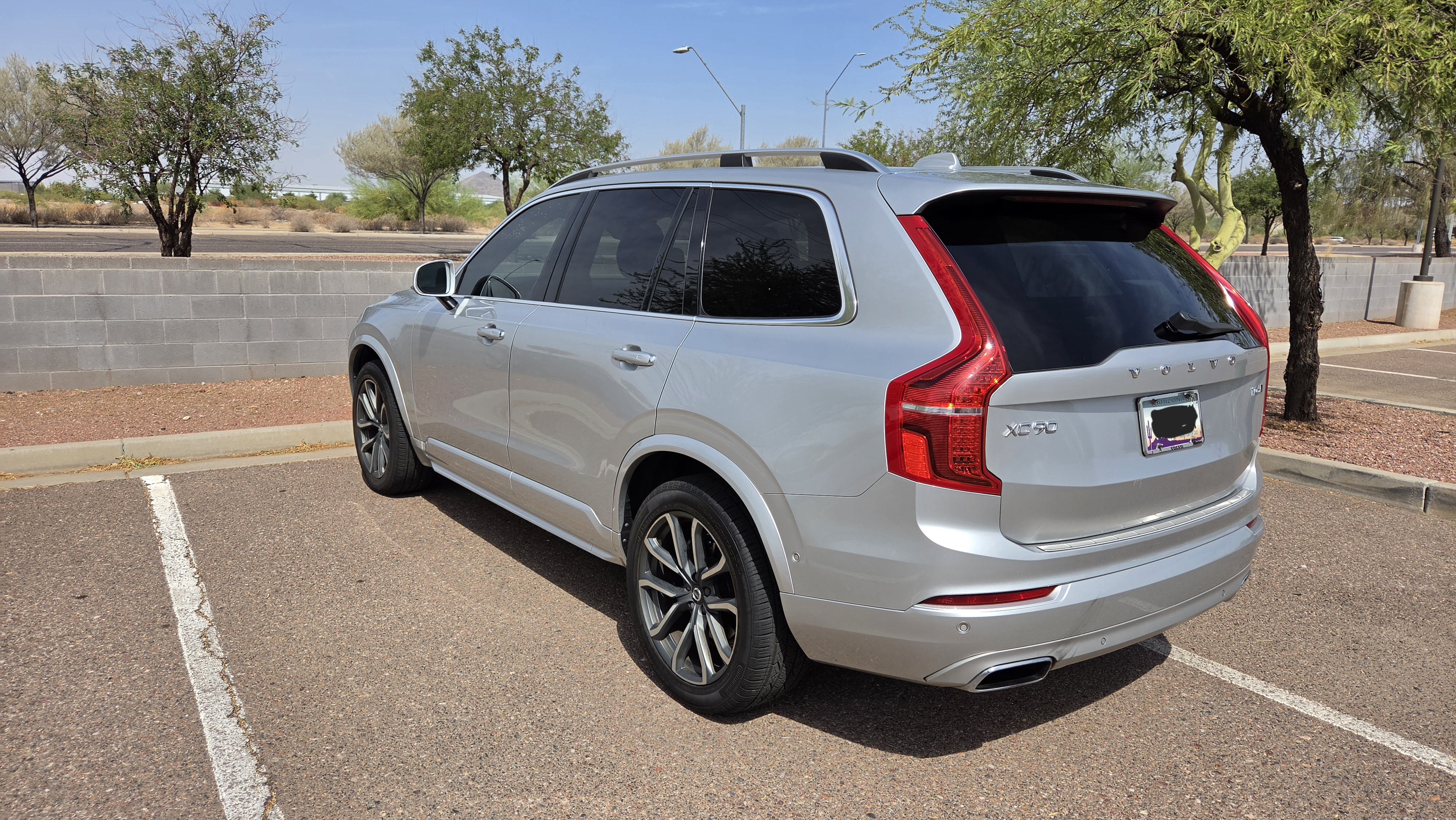 Used 2018 Volvo XC90 T6 Momentum w/ Convenience Package AWD/4WD image 5