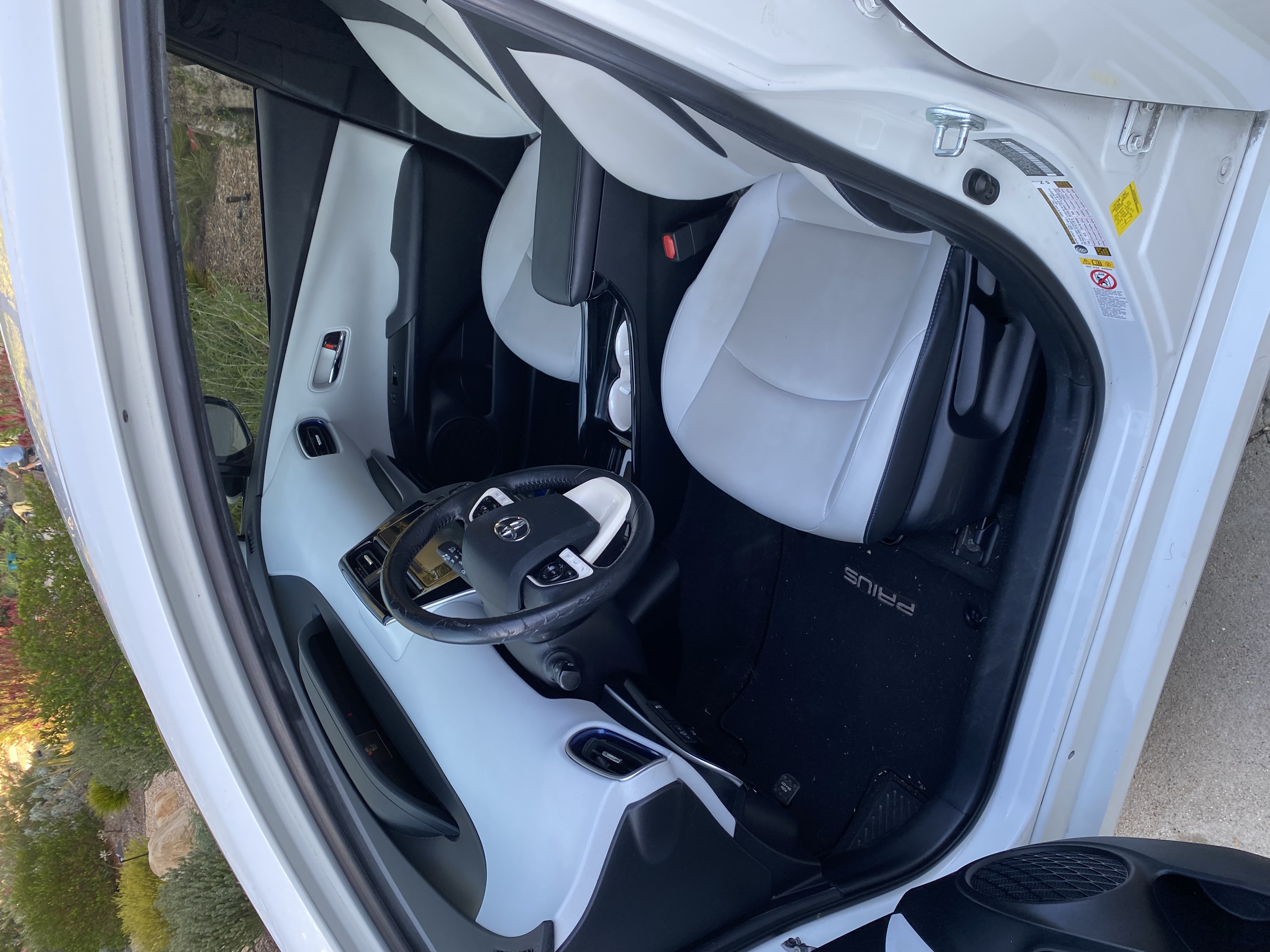 Used 2016 Toyota Prius Four Touring FWD image 10